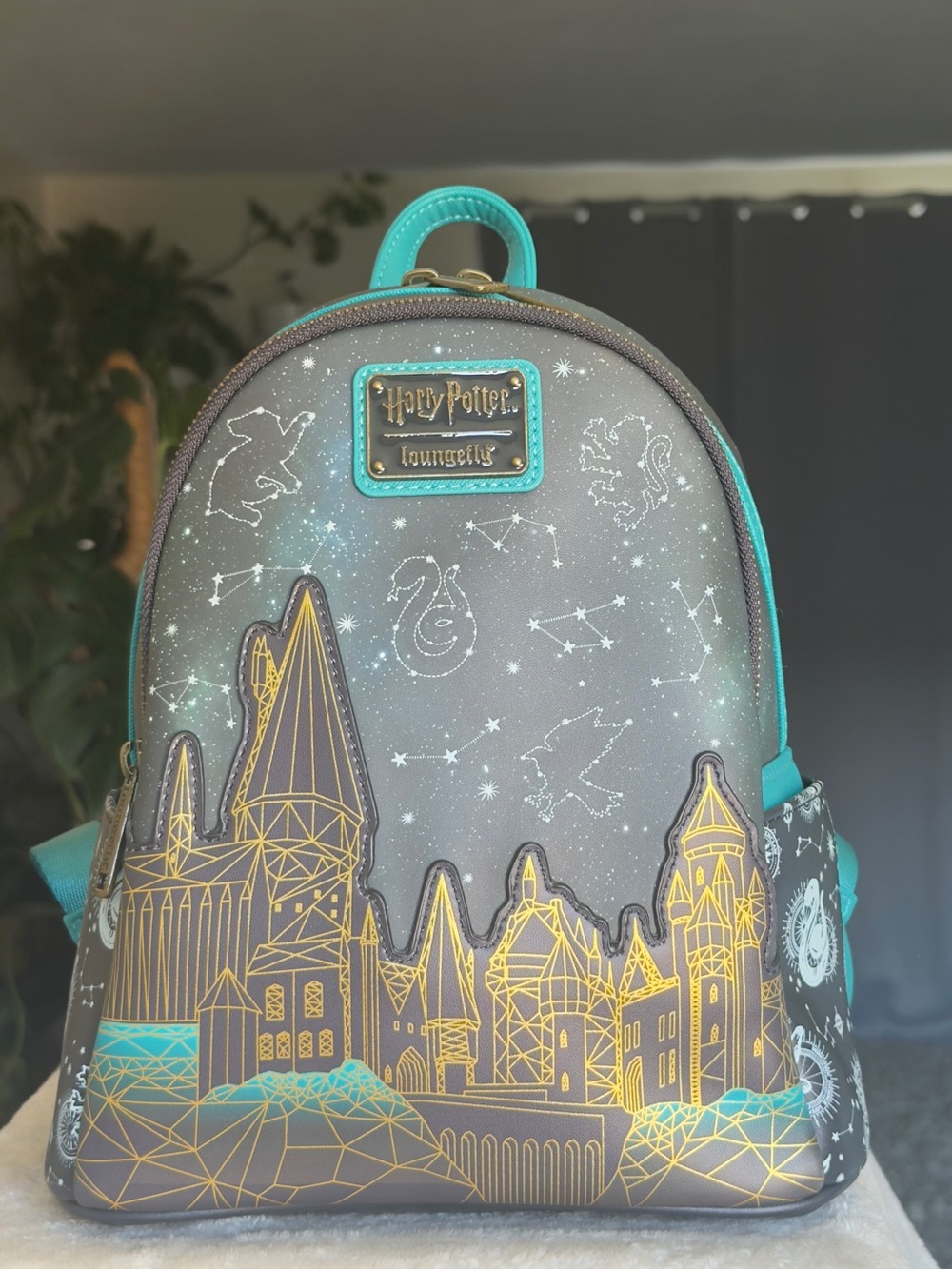 NWT Loungefly Harry Potter Hogwarts Castle Glow Mini Backpack